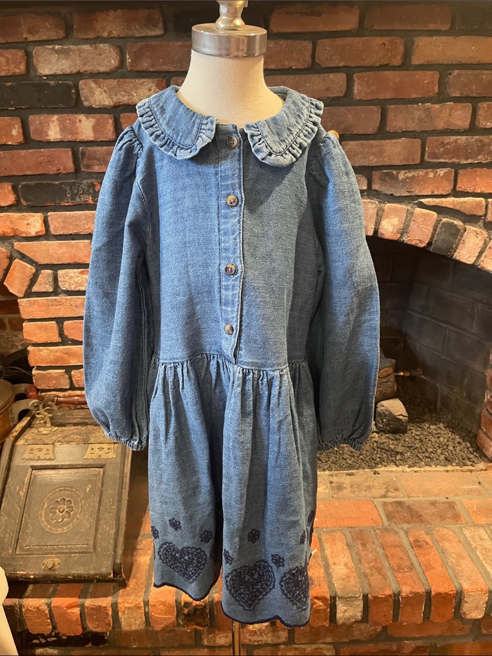Mini Boden Blue Denim Dress with Ruffled Collar embroidered hearts size 6-7